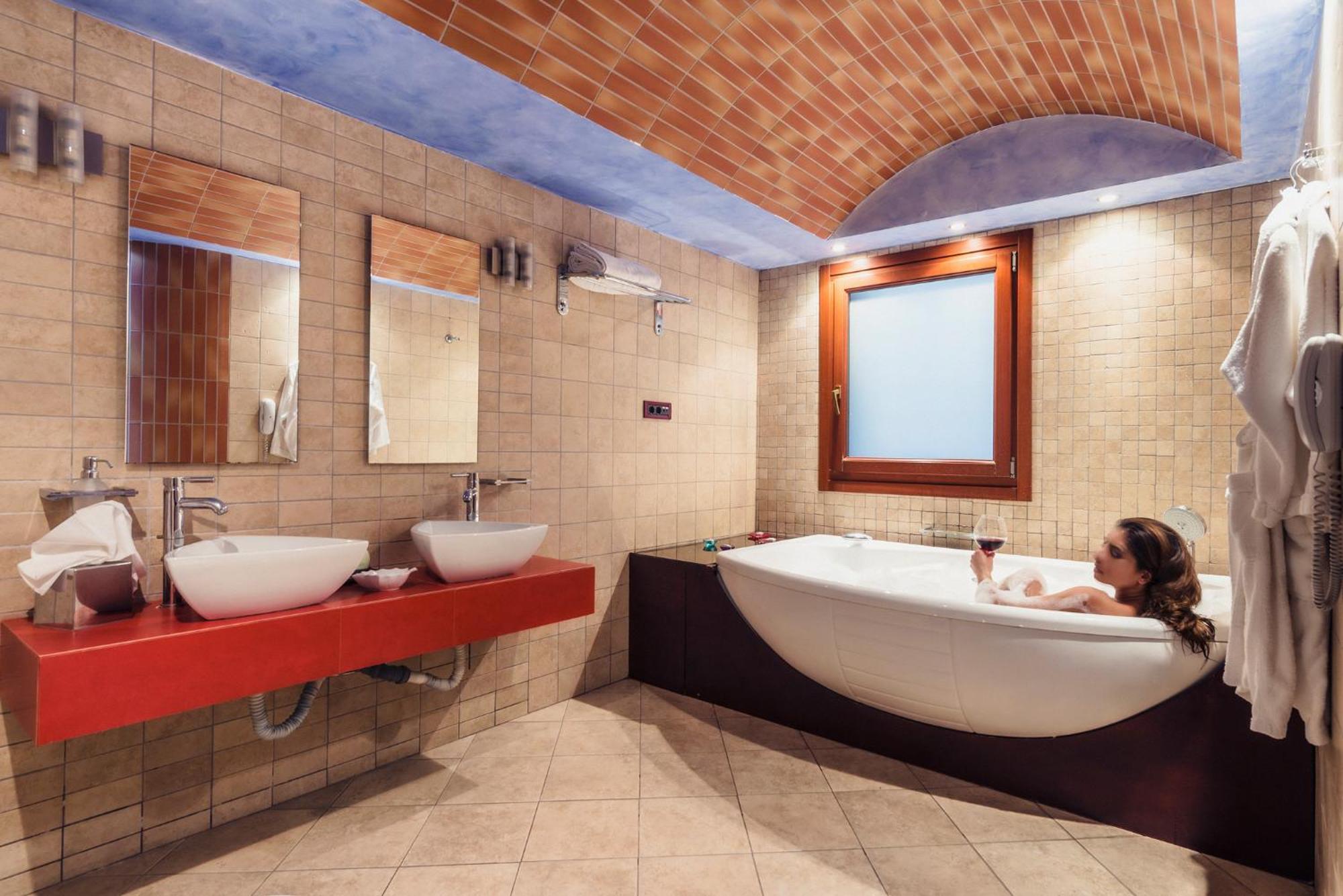 Cosmos Suite with Spa Tub